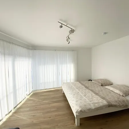 Modern One Bedroom + Bathroom Apartment, 10 Min From Basel