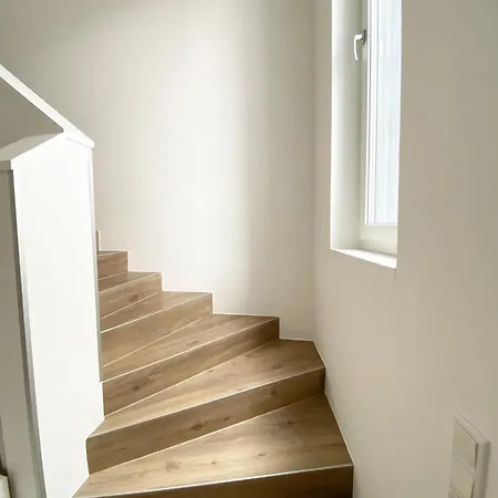 Modern One Bedroom + Bathroom Apartment, 10 Min From Basel