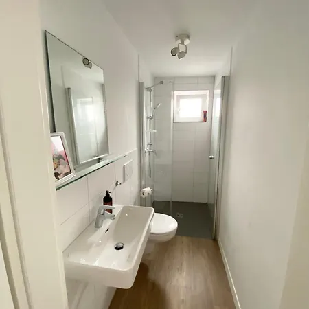 Modern One Bedroom + Bathroom Apartment, 10 Min From Basel 3*