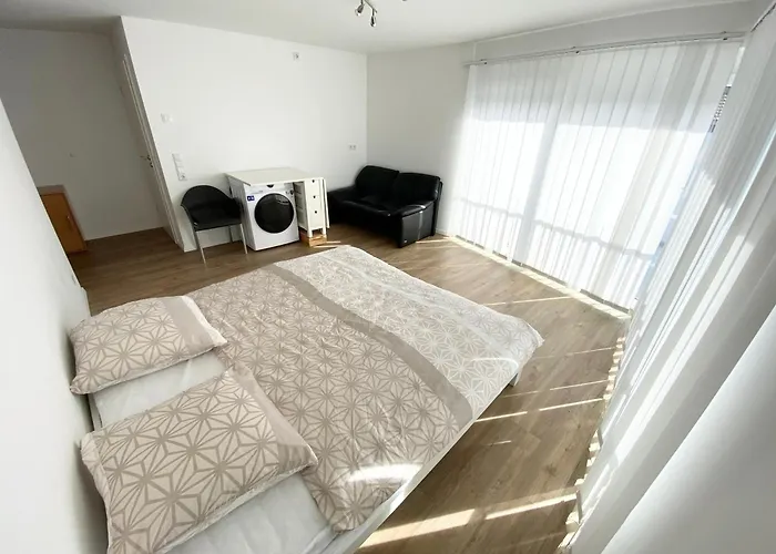 Modern One Bedroom + Bathroom Apartment, 10 Min From Basel 招待所